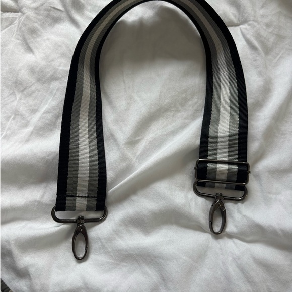 THINK ROYLN Silver and Black Camouflage Shoulder Bag - Picture 5 of 5